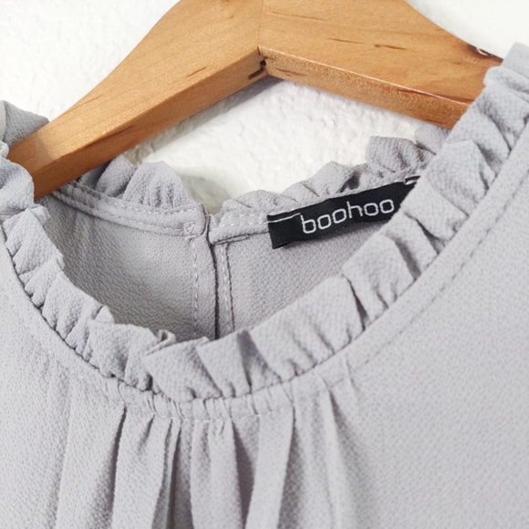 NWOT Boohoo Woven Frill Sleeve & Neck Blouse Grey Top - Picture 4 of 7